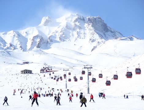 Türkiye'nin Alpleri Konumunda Bulunan Erciyes'te Kar Bereketi