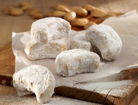 Bol Pudra Şekeri ile Kaplı Kavala Kurabiyesi Tarifi