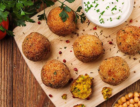 Yoğurt ve Domates Sos Eşliğinde Fırında Patates Kroket Tarifi