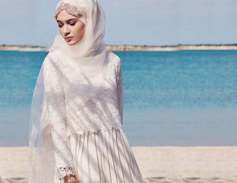 Yaz Mevsiminin Favori Parçası Beyaz Elbiseler Nasıl Kombinlenir?