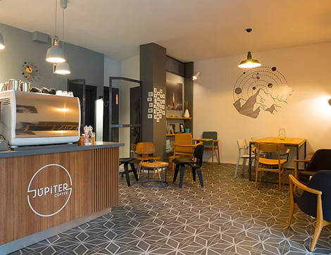 Şehrin Merkezindeki Güzel Kahve Kokularının Kaynağı Coffee Jupiter
