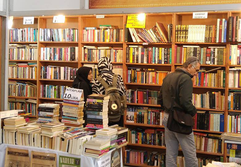 Üsküdar’da Kitap Kokusu Boğaz Kokusuna Karışıyor!
