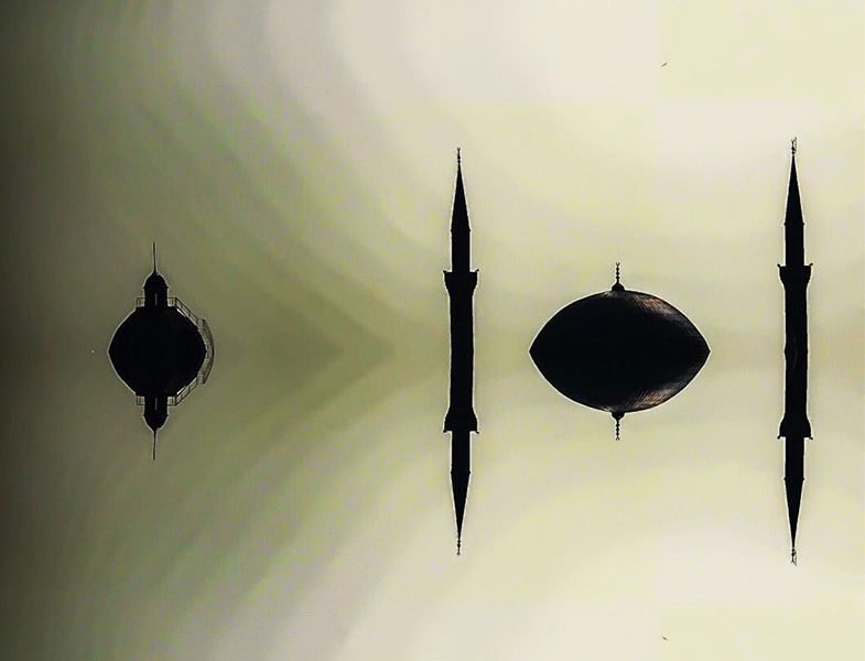 Fotoğraf Sanatında Gerçeğin ve Yansımalarının Oluşturduğu Sürreal Atmosfer