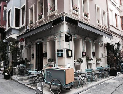 Karaköy’de Tatlı mı Tatlı İç Tasarımı İle Gönüllere Taht Kuran Bir Mekan Fil Books