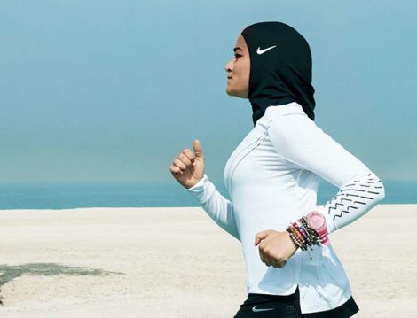 Müslüman Kadın Sporcular İçin Çıkarılan Nike Sporcu Başörtüsünün Tasarım Hikayesi