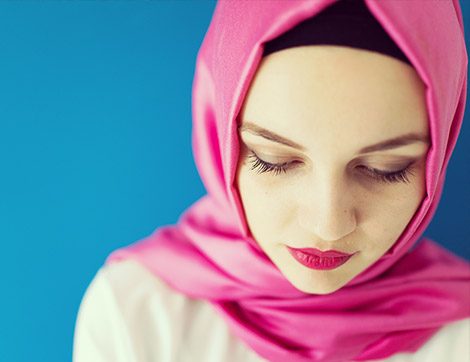 Parfüm ve Makyaj Namaza Mani midir?