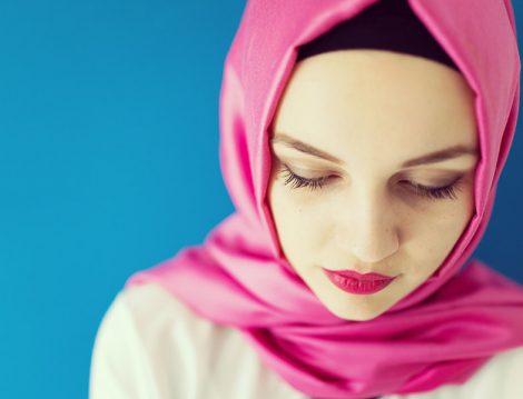 Parfüm ve Makyaj Namaza Mani midir
