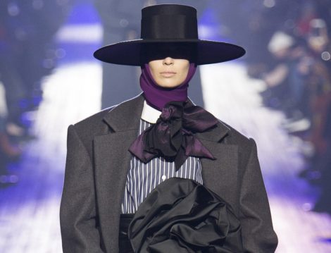 Dünya Moda Markalarının Tesettürlü Defile Görüntüleri