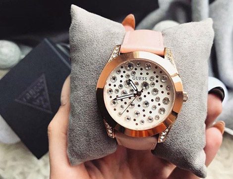 Guess İlkbahar Yaz 2018 Saatleri Işıltısıyla Büyülüyor