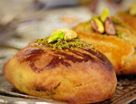 Bayramda Misafirlerime Ne Yapsam Diyenlere 3 Fıstıklı Tatlı Tarifi