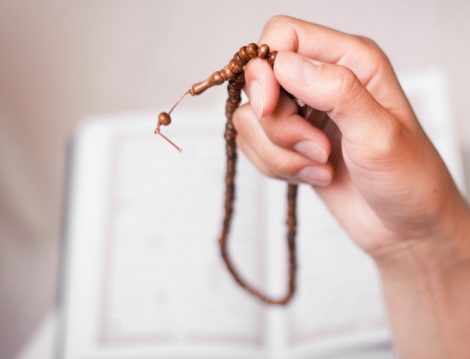 Kur'an-ı Kerim Okumak ve Allah'ı Tesbih Etmek