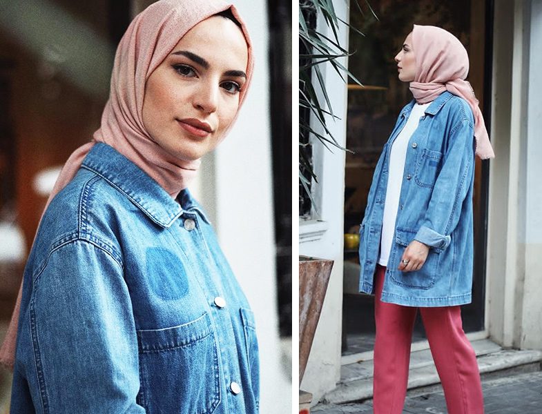 Denim Gömlek - Yazı Baskılı Tişört ve Pamuklu Şal Kombini
