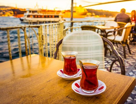 Sonabarda Boğaza Karşı Çay Keyfi