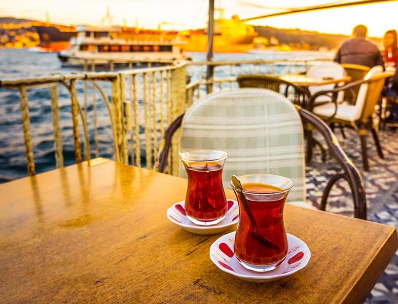 Sonabarda Boğaza Karşı Çay Keyfi