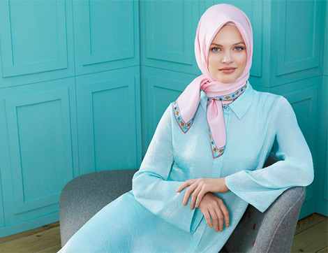 Aker, Armine ve Pierre Cardin’den Yeni Sezona Damga Vuran Eşarp Tasarımları