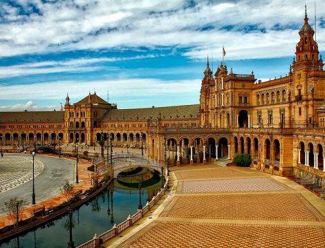 İspanya Meydanı (Plaza de Espana)