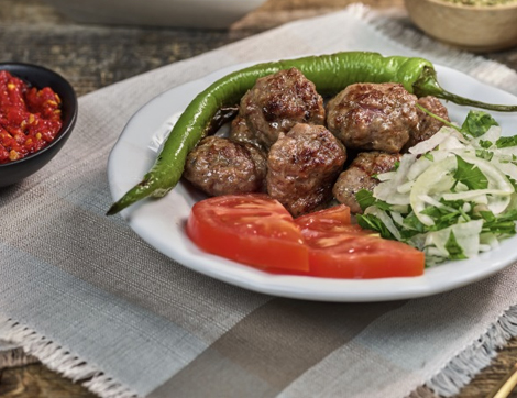 Vefalı Köfteci: Köfte Sevmeyenlerin Bile Vazgeçemediği Adres