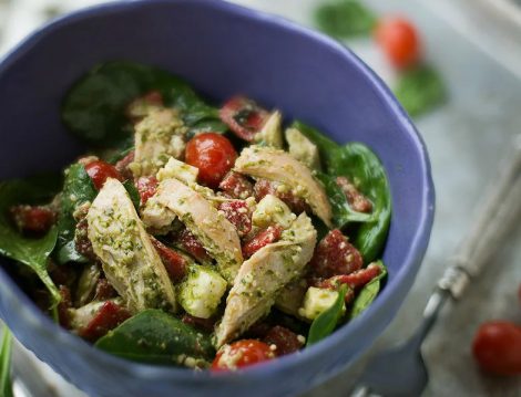 Petso Soslu Tavuk Salatası
