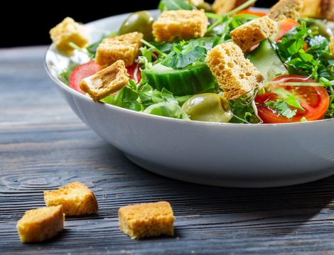 Krutonlu Salata