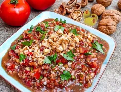 Nar Ekşili Cevizli Kaşık Salata Tarifi