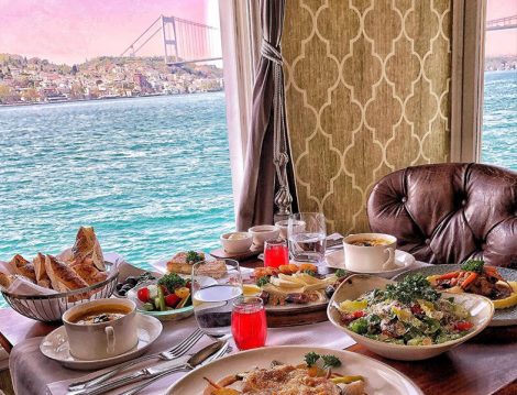 Pembe Yalı Beykoz Boğaz Manzaralı Yemek