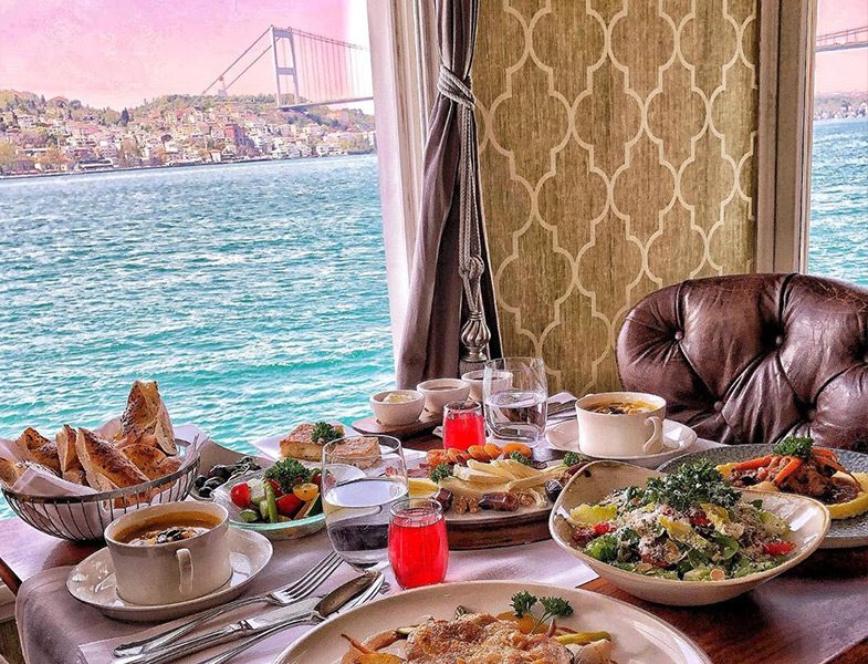 Pembe Yalı Beykoz Boğaz Manzaralı Yemek