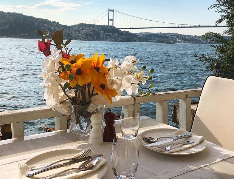 Pembe Yalı Restauran Boğaz Manzarası
