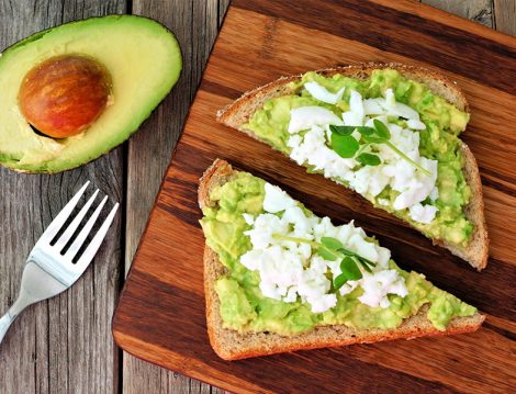 Sahurda Tok Tutan Avokadolu Tost Tarifi