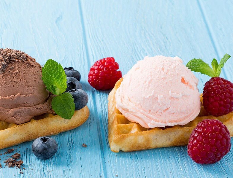 Dondurmalı ve Meyveli Waffle