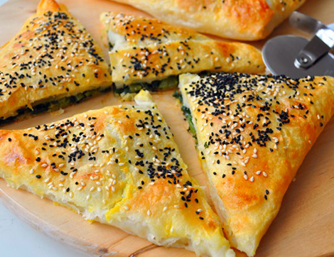 3 Yufka İle 3 Farklı Üçgen Börek Tarifi