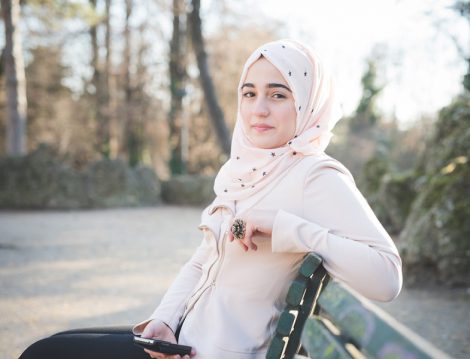 Saçı Göstermeden Başörtüsü Bağlama