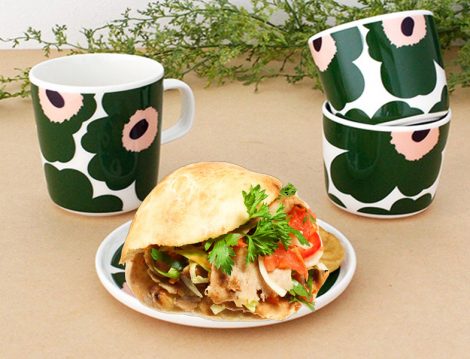 Pita Ekmeğinde Tavuk Döner