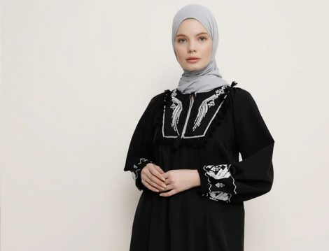 Nakışlı Tesettür Siyah Elbise