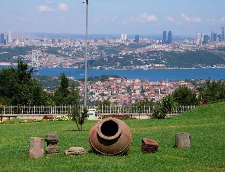 Çamlıca Tepesi
