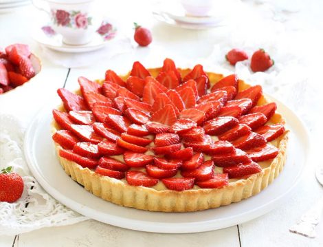 Çilekli Tart Tarifi