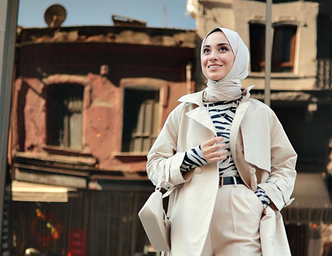 Normalleşmeye Giderken Hala Üzgün Görünen Kıyafetlerinize Enerji Katacak 5 İpucu