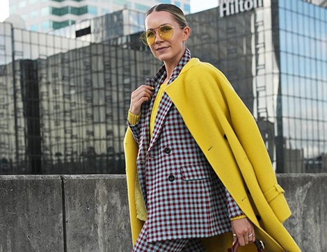 2021’in Moda Rengi Sarının En Çok Sonbahara Yakıştığını İspat Eden 5 Kombin