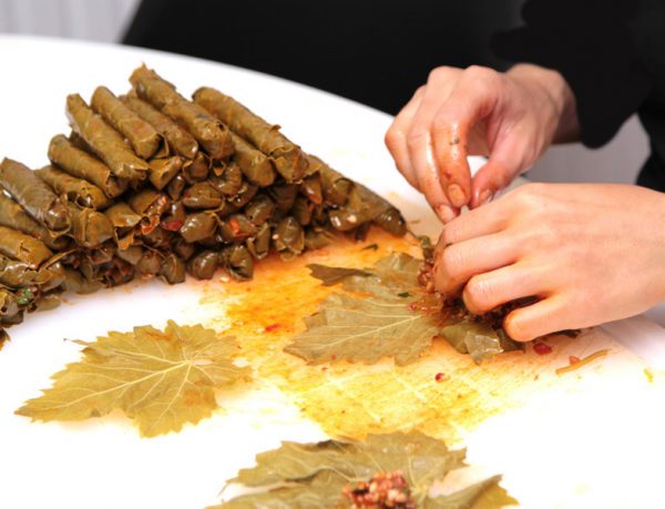 Antep Usulü Acılı Ekşili Yaprak Sarma Tarifi