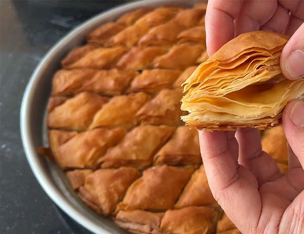 Ramazan’ın 25. Gününe Özel Çıtır Çıtır El Açması Baklava Börek Tarifi