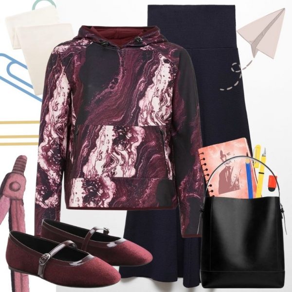 Desenli Sweatshirt ve Lacivert Etek Kombini