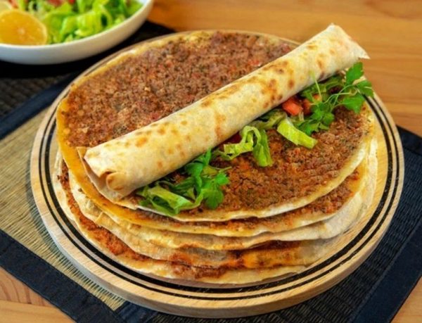 Pizza Makinesinde Taş Fırın Tadında Çıtır Lahmacun Tarifi