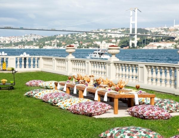 Çırağan Sarayı Bahçelerinde Lüks Piknik Deneyimi