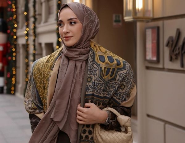 Neden Herkes Aynı Şalı Takıyor?